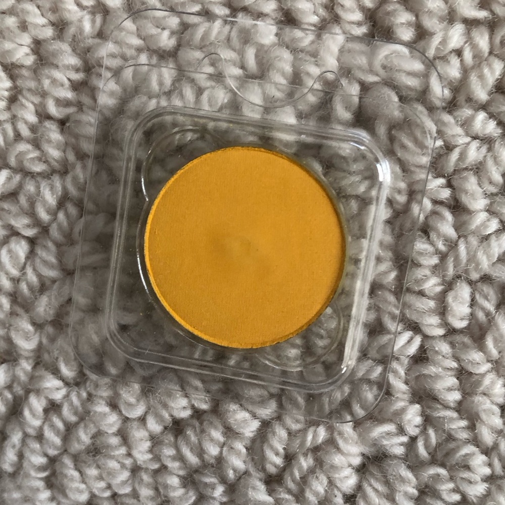 ColourPop Pressed Powder Single Eyeshadow!
Shade: Take Flight.